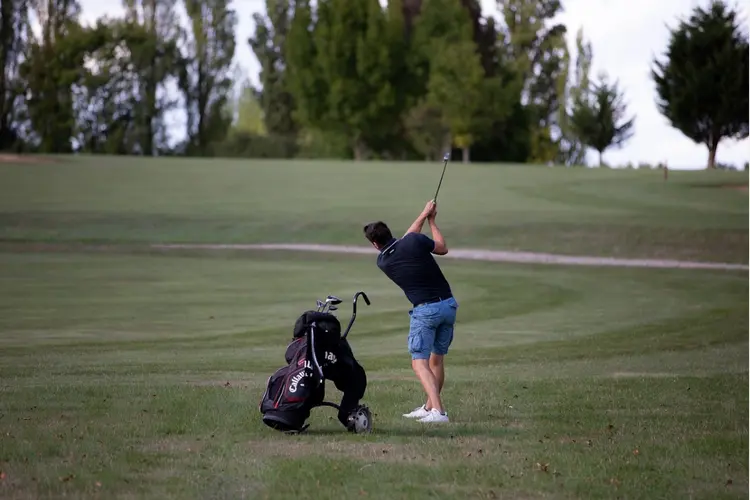 Onderhoud op golfbaan Naarderbos