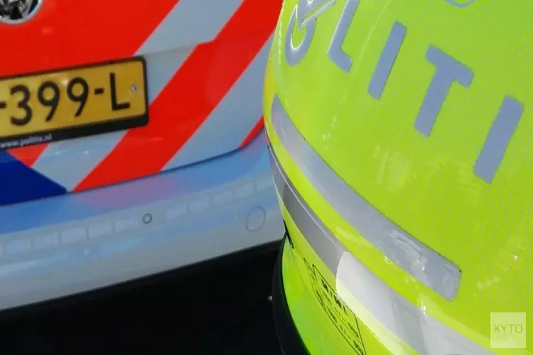 Ernstig ongeluk in Hilversum: auto komt ondersteboven op fietspad terecht