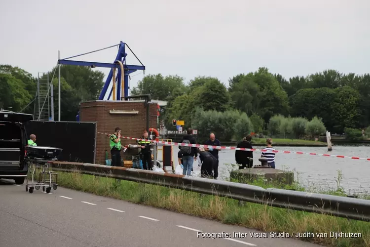 Stoffelijk overschot in Amsterdam-Rijnkanaal