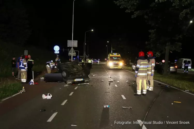 Auto crasht in Huizen