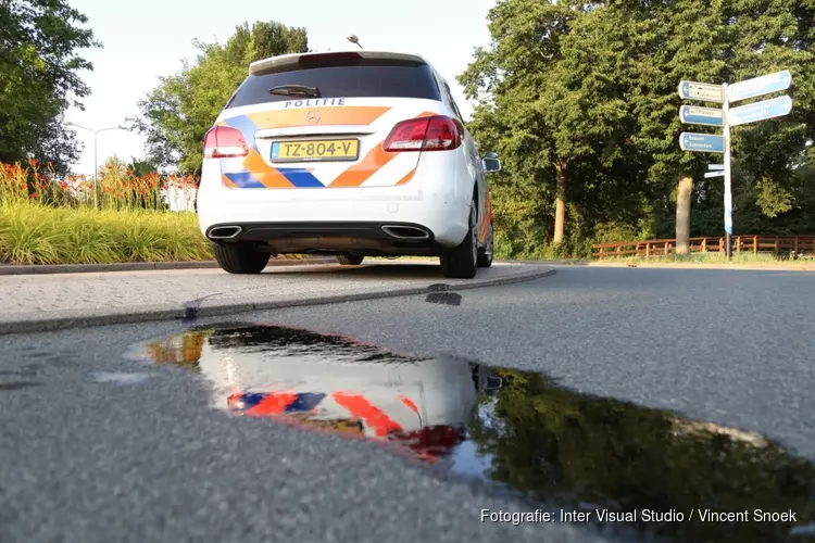 Politie-auto stuk tijdens spoedrit naar ongeval