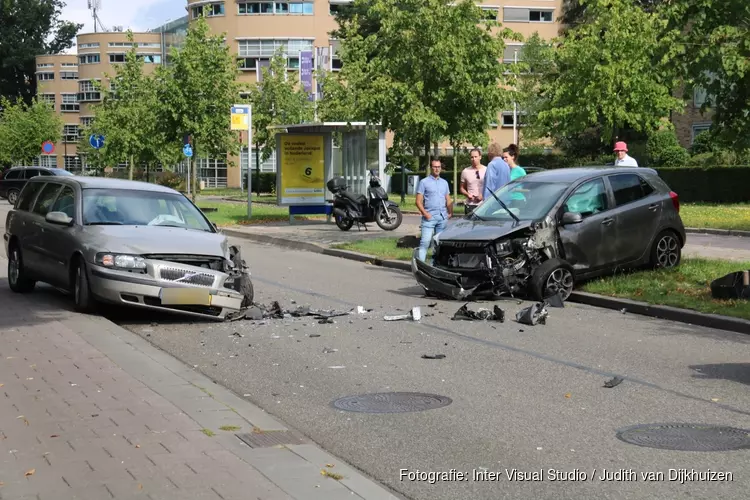 Twee auto&#39;s totall loss na ongeval