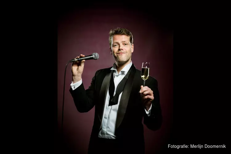 Martijn Koning gaat 2019 te lijf tijdens Oudejaarsconference in Gooiland Theater