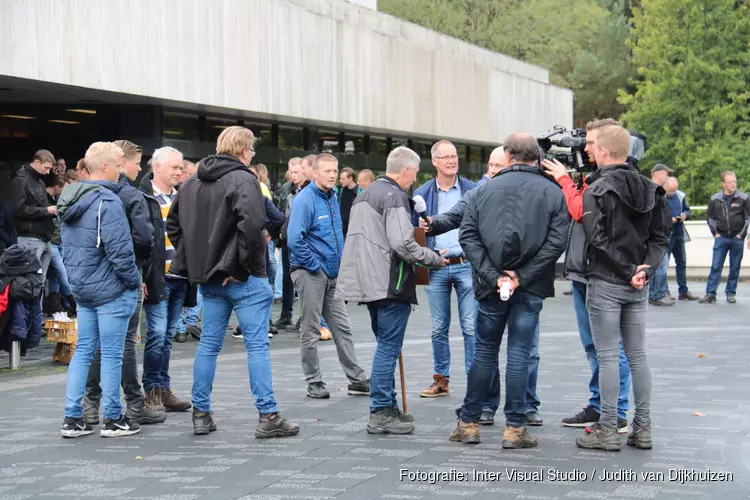 Boeren protesteren ook voor NOS-gebouw: "We zijn klaar met de media"