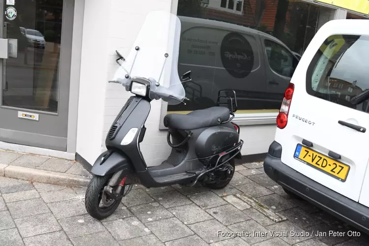 Betrokken automobilist rijdt door na aanrijding in Hilversum; politie op zoek