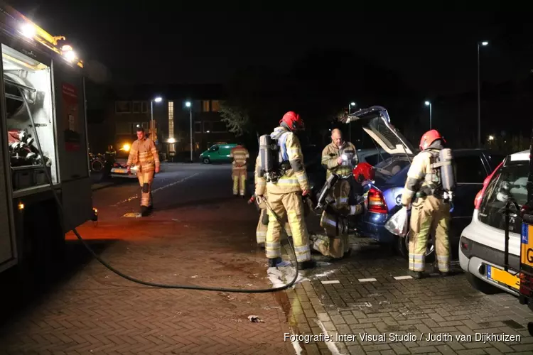 Voorbijganger voorkomt erger bij voertuigbrand Bussum