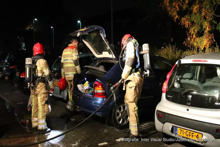 Verbrande doek uit tank gehaald na autobrand in Bussum