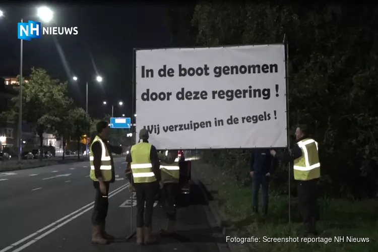 Zo probeerden zes bevriende boeren met een &#39;varende tractor&#39; de Hofvijver te bereiken