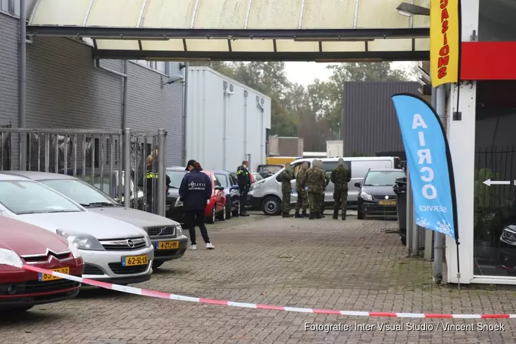 Militairen assisteren bij groot politie-onderzoek in Huizen