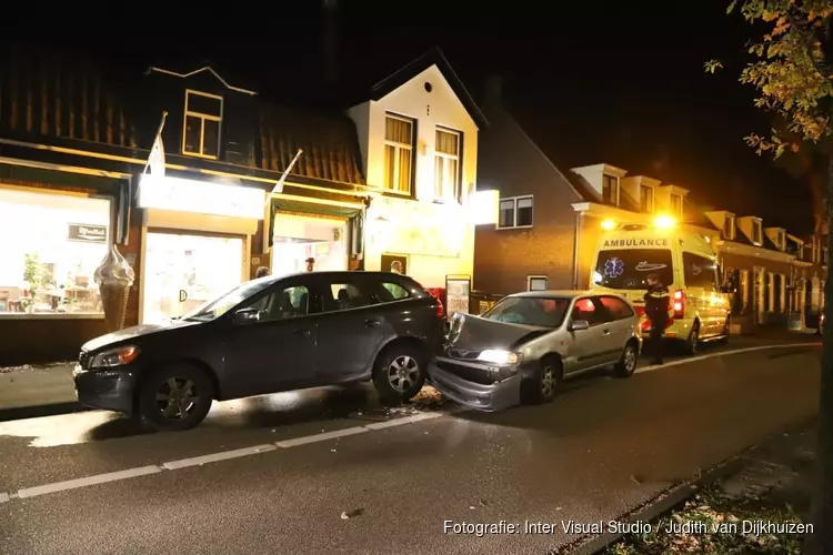 Auto ramt geparkeerde auto in &#39;s-Graveland