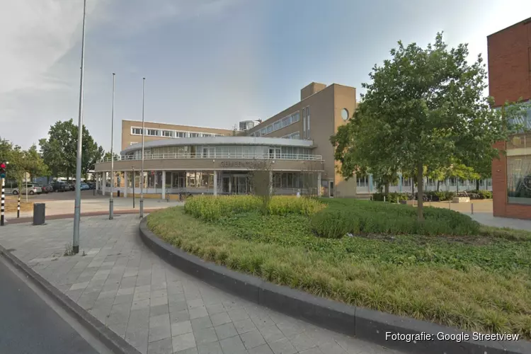 College Huizen doet tóch aangifte tegen lek op gemeentehuis