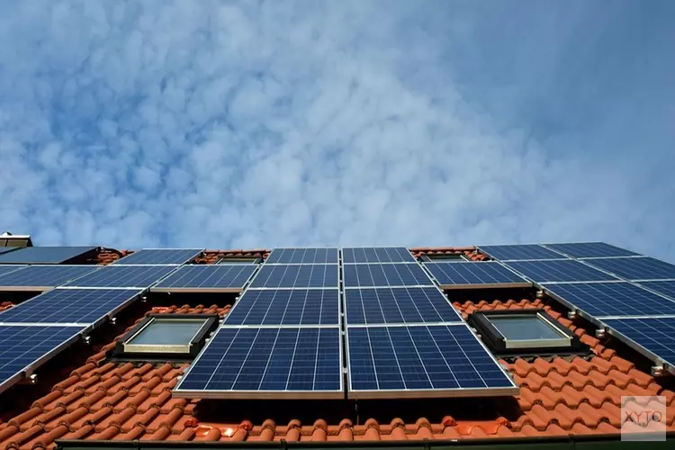 Oplichters troggelden Gooise slachtoffers duizenden euro&#39;s af met verkoop van zonnepanelen