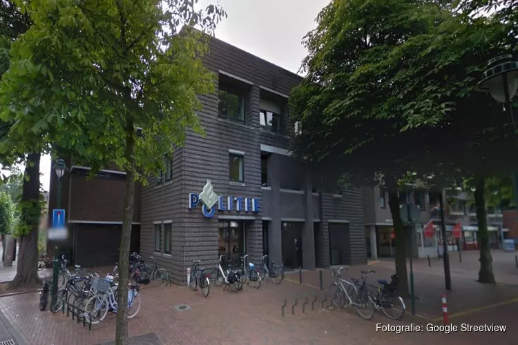 Dronken vrouw bespuugt agent meerdere keren op Groest in Hilversum