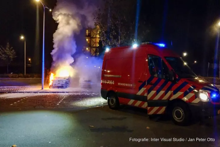 Auto verwoest door brand in Hilversum