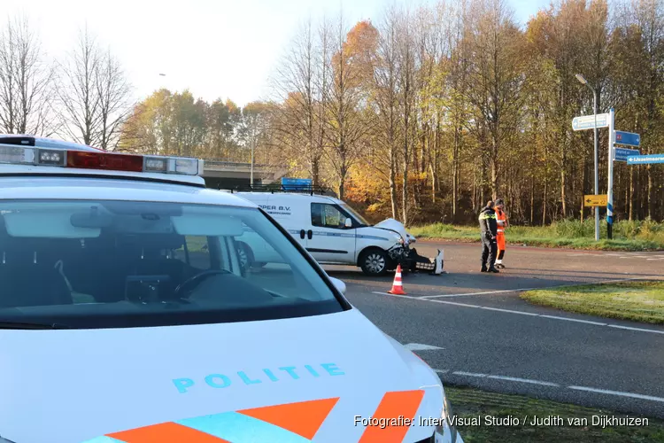 Auto totall loss na botsing in Naarden