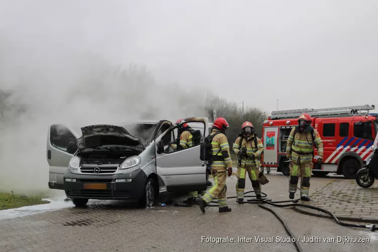 Bestelbus uitgebrand op parkeerplaats Naarden