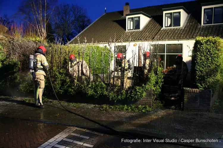 Heg in brand in Huizen