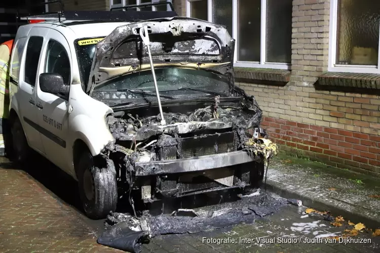 Auto brandt uit voor bedrijf in Bussum