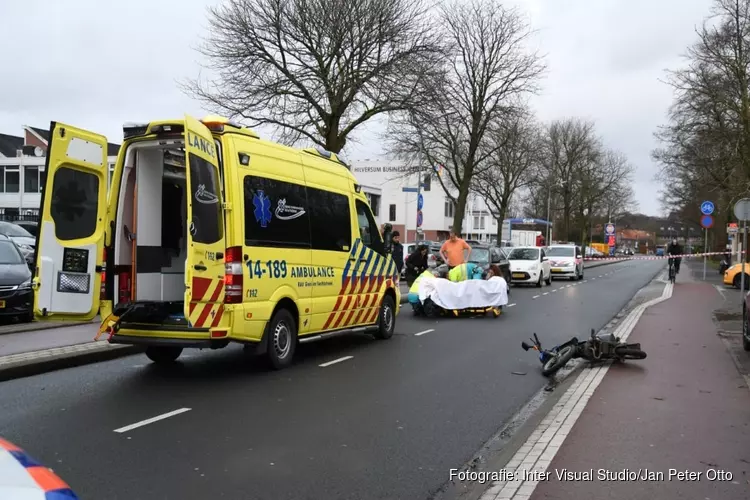 Hilversummer (94) overleden na aanrijding tussen snorfiets en auto