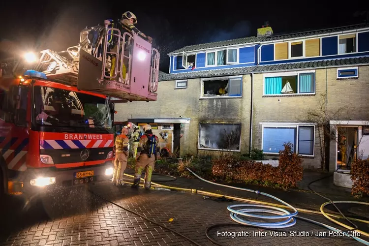 Woning uitgebrand in Maartensdijk: bewoners naar ziekenhuis