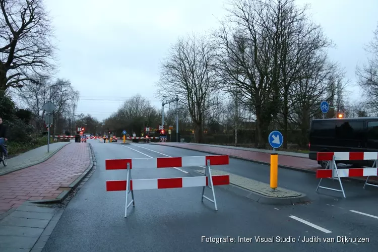 Veel stremming en file door storing bij spoor Naarden