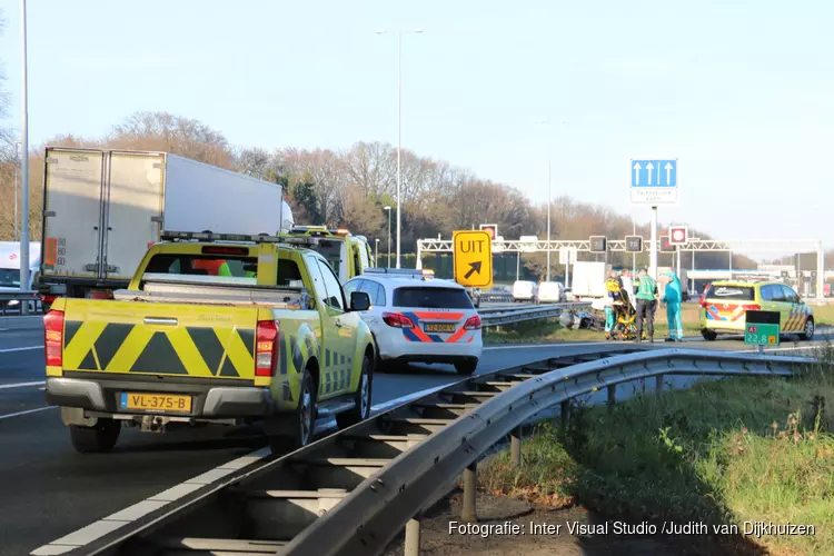 Afrit Naarden dicht na ongeval met motorrijder