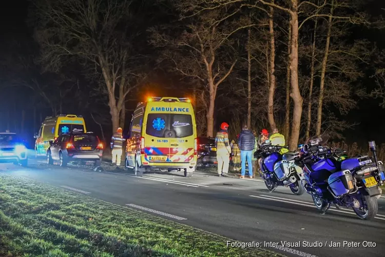 Veel schade en gewonde bij botsing Kortenhoef