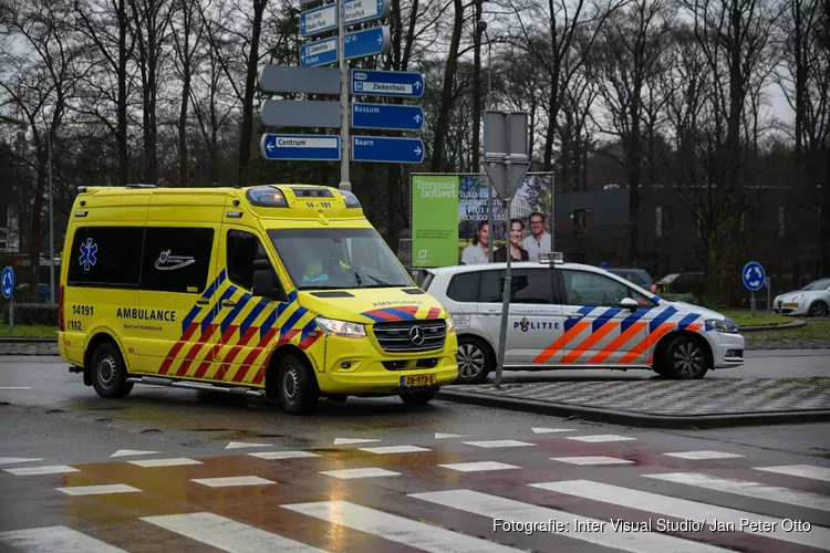 Vrouw gewond na aanrijding in Hilversum