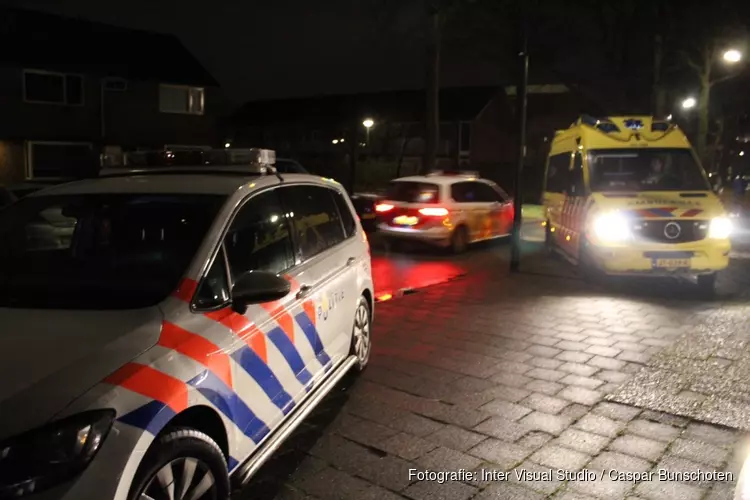 Gewonde bij steekpartij in woning in Huizen