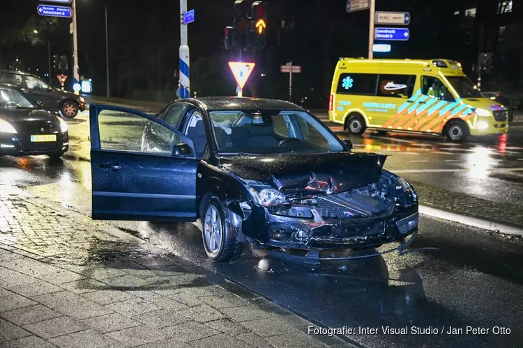 Twee auto&#39;s total loss bij flinke aanrijding in Hilversum