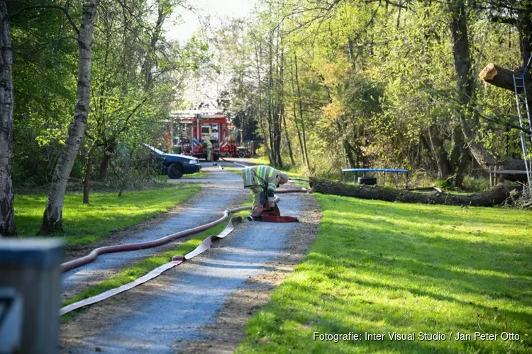 Veel schade bij brand in tuinhuisje Kortenhoef