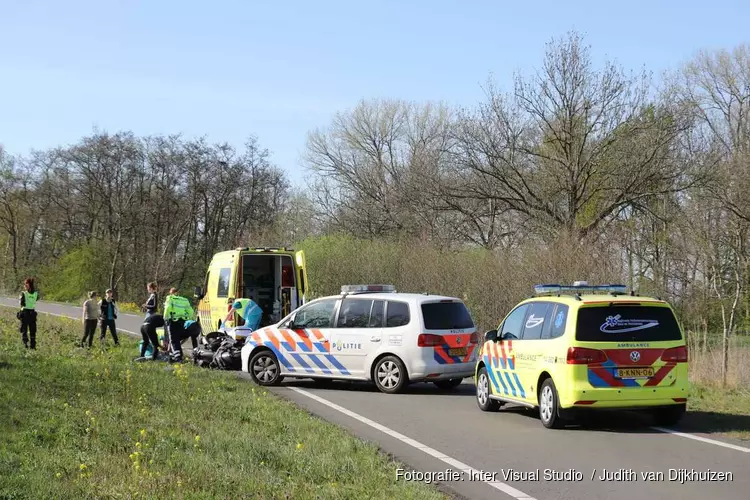 Gewonde bij ongeval op provinciale weg in Ankeveen