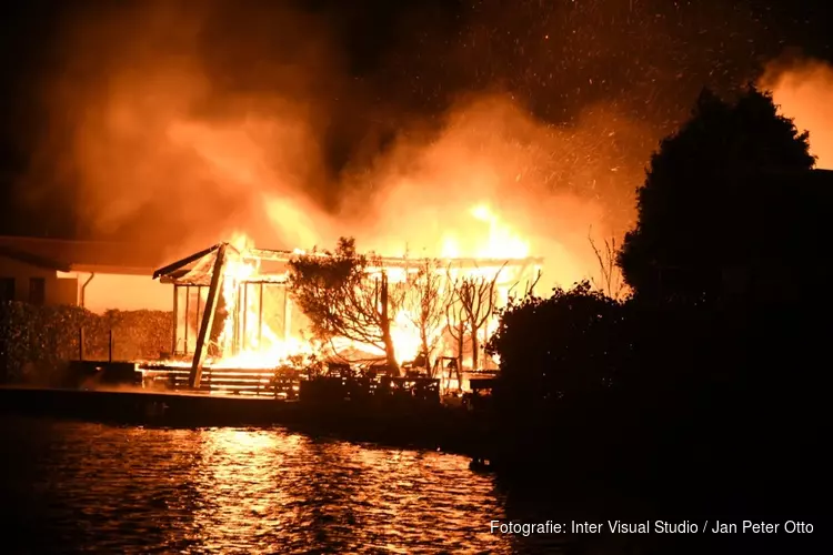 Grote brand op vakantiepark Nederhorst den Berg