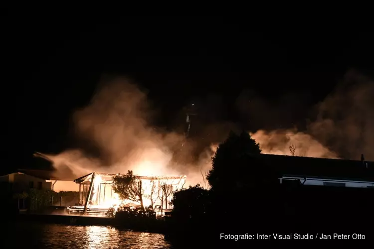 Brand op chaletpark Nederhorst den Berg ontstond door smeulende barbecue in tuin