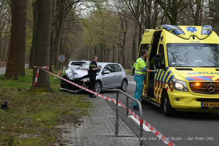 Bestuurder gewond na crash in Hilversum