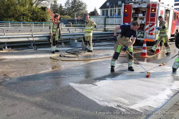 Werkauto verliest dieseltank aan Amersfoortsestraatweg