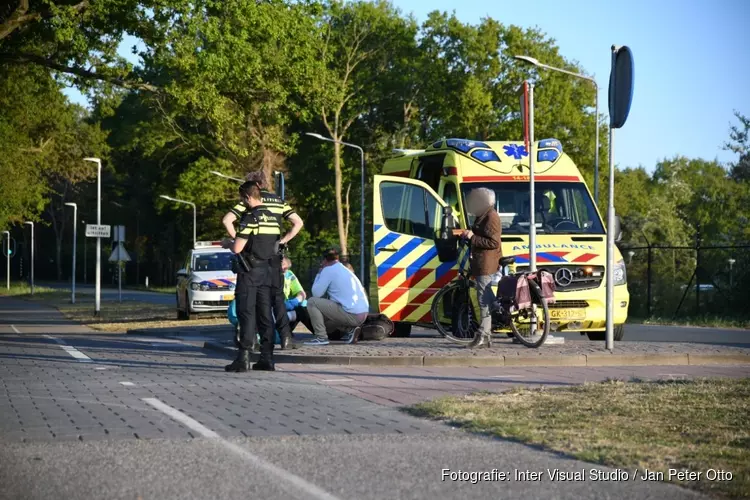 Scooterrijder rijdt door na aanrijding Hilversum