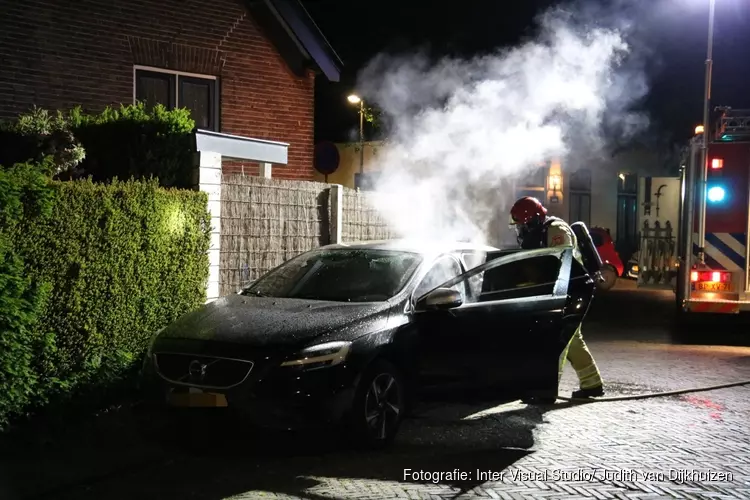 Auto uitgebrand in Bussum