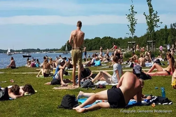 Strandje De Zuwe afgesloten wegens drukte