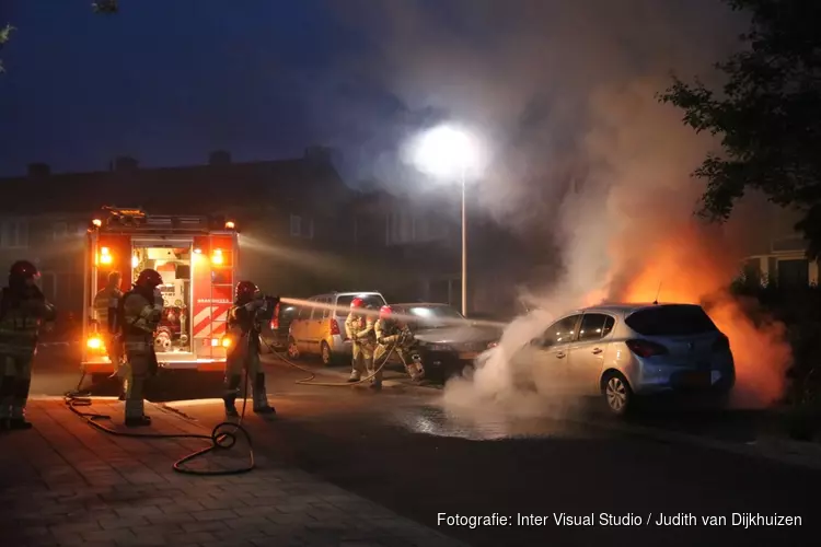 Auto brandt uit in Bussum