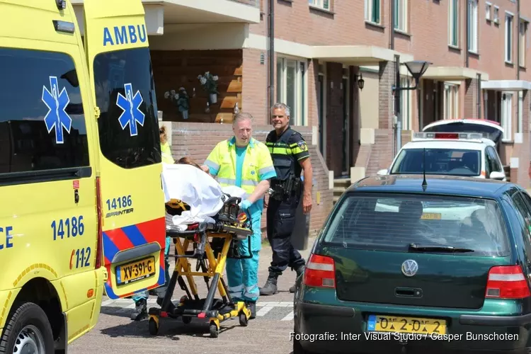 Botsing tussen twee fietssters in Huizen