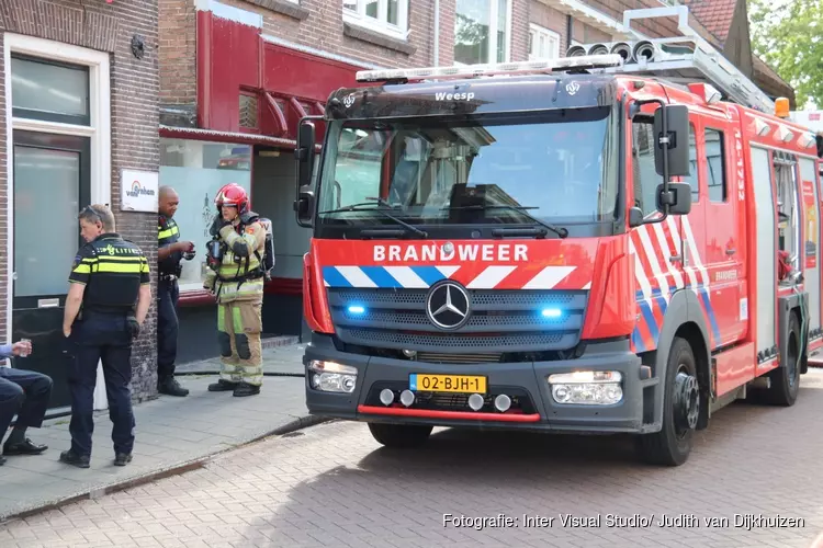 Flinke brand op balkon in Weesp