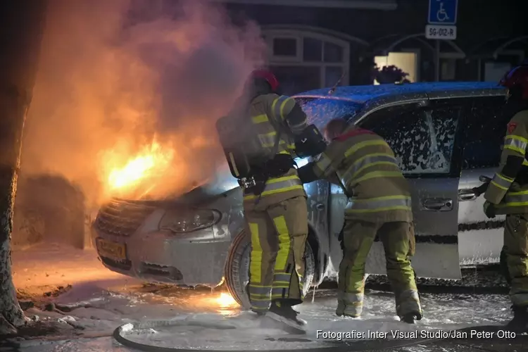 Auto gaat in vlammen op in Hilversum