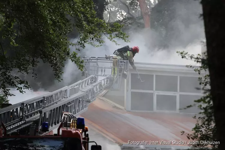 Gehele woning vol rook door brand Bussum