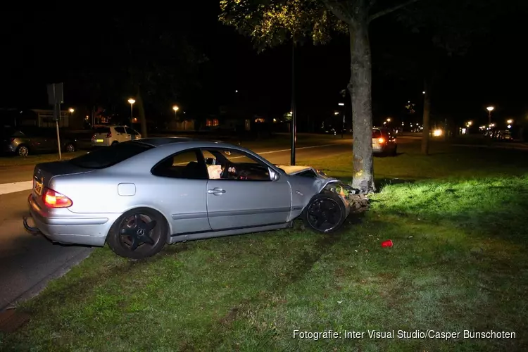 Bestuurder op de vlucht na ongeval in Huizen