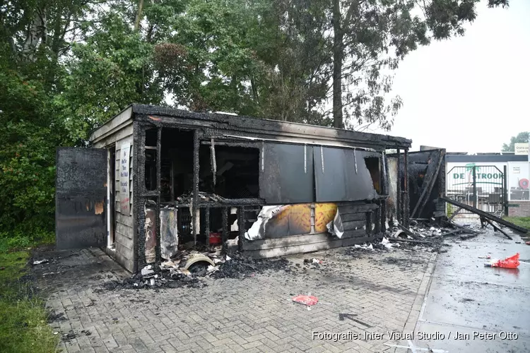 Patatkraam in brand gestoken aan de Loosdrechtse plassen