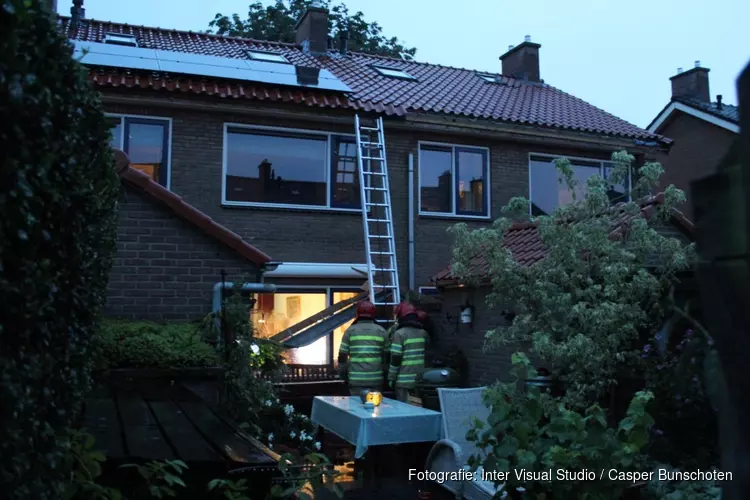 Dakgoot komt naar beneden tijdens noodweer