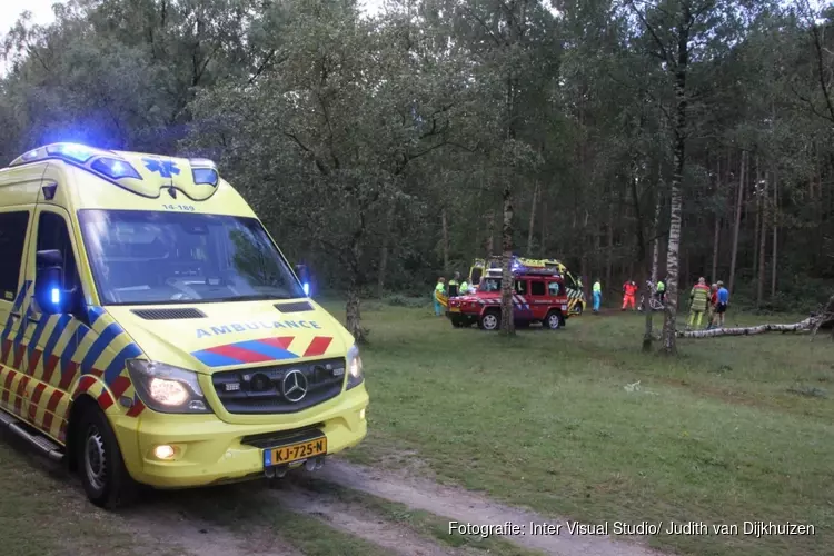 Mountainbiker zwaargewond na ongeval in Laren