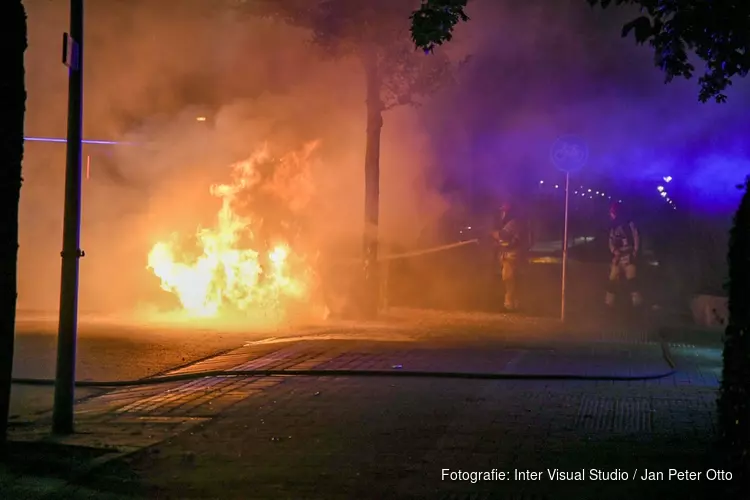 Auto door brand verwoest in Hilversum