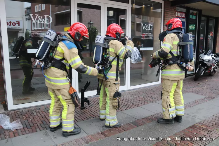 Brand in leegstaand winkelpand Bussum